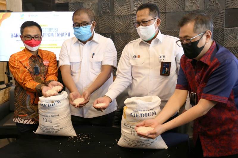 Social Affairs Ministry Coordinates with Pos Indonesia and Bulog to Distribute PPKM Rice Aid